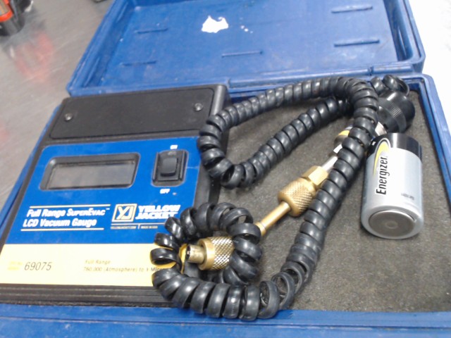 Lcd vaccum gauge dans case