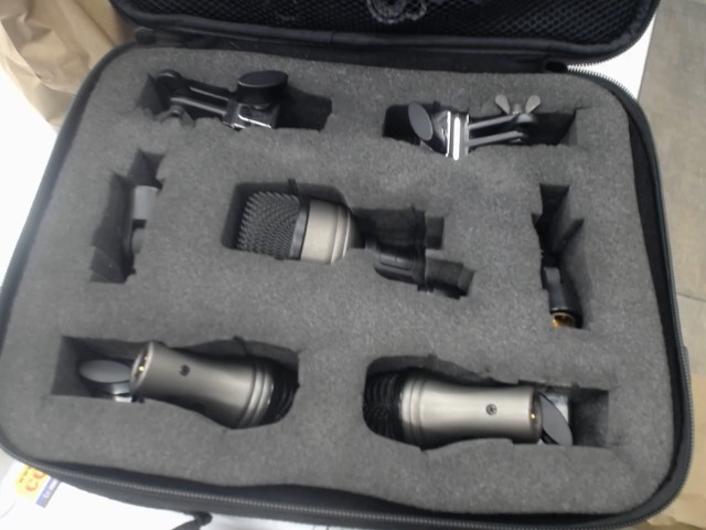 Lot de microphone cad avec case