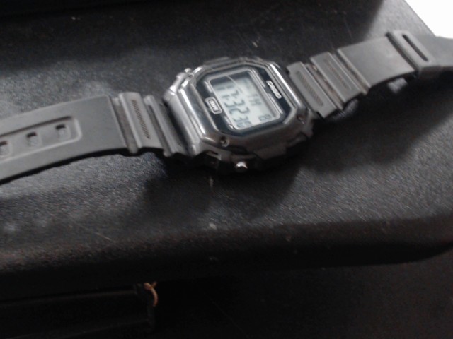 Montre casio electronique wr