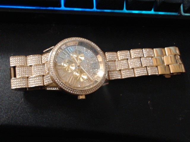 Montr couleur or avec pierre