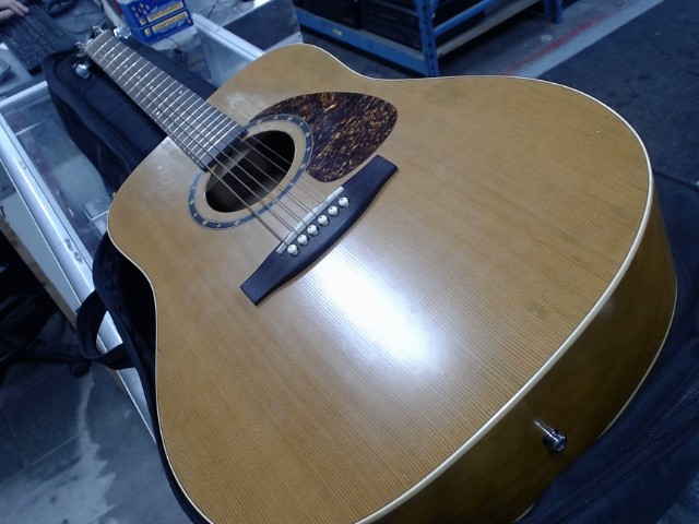 Guitare acoustique 6 corde+case