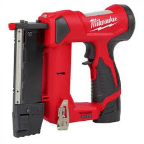 Milwaukee nail gun + 2 batt + charg