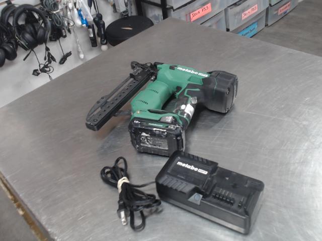 Cloueuse a batterie+1batt+chrg