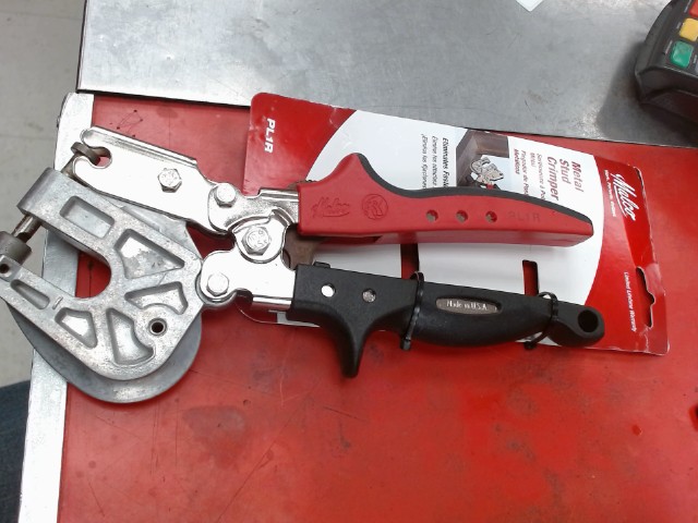 Sertisseuse a poteau en metal