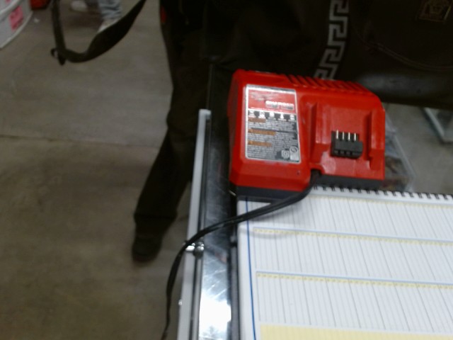 Chargeur batterie milkwaukee