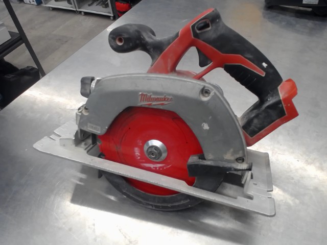 Scie circulaire milwaukke platre dessu