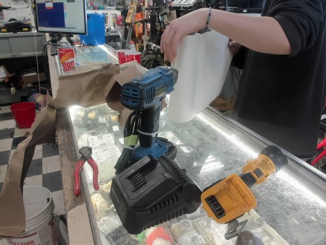 Impact wrench+batt+char