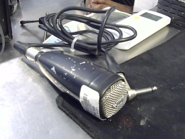 Microphoen with amp cable