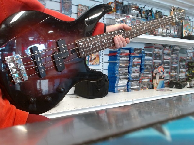 Bass yamaha trbx74