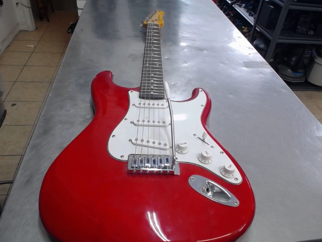 Guitare electrique rouge