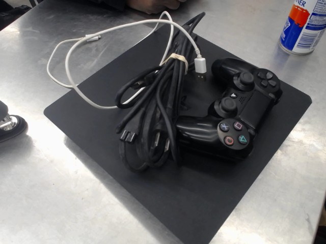 Console ps4 avec fils et manette
