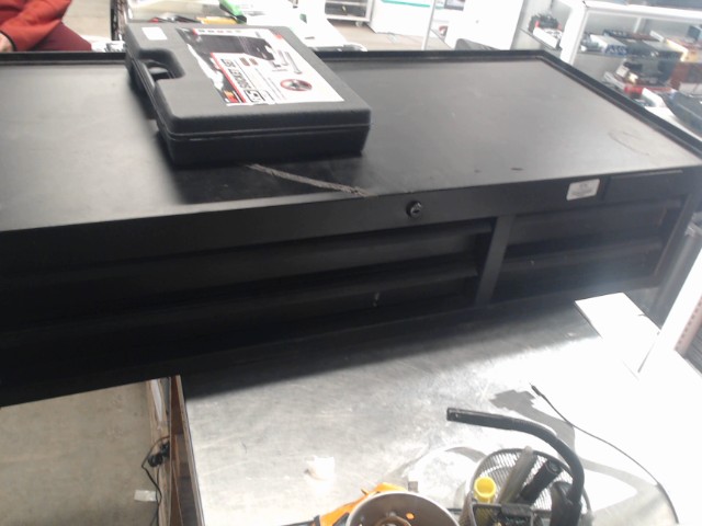 Maximum 41'' 4-drawer mid chest black