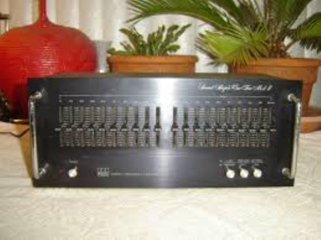 Stereo frequency euqalizer