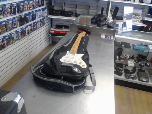 Guitare avec pied et accesoire
