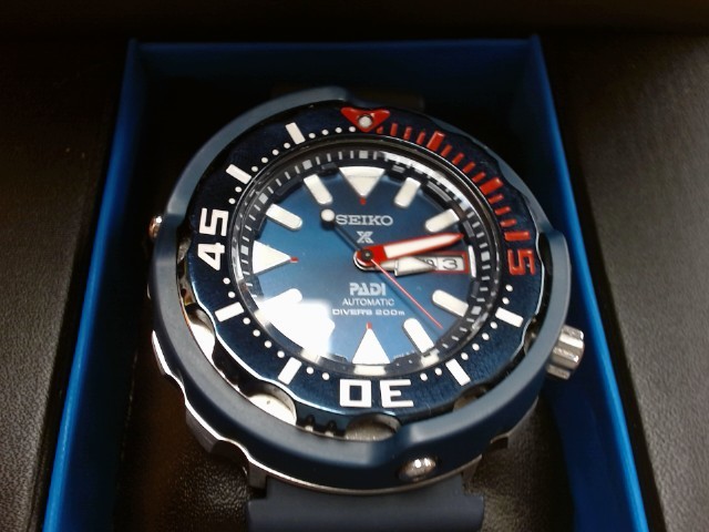 Montre automatique avec boite