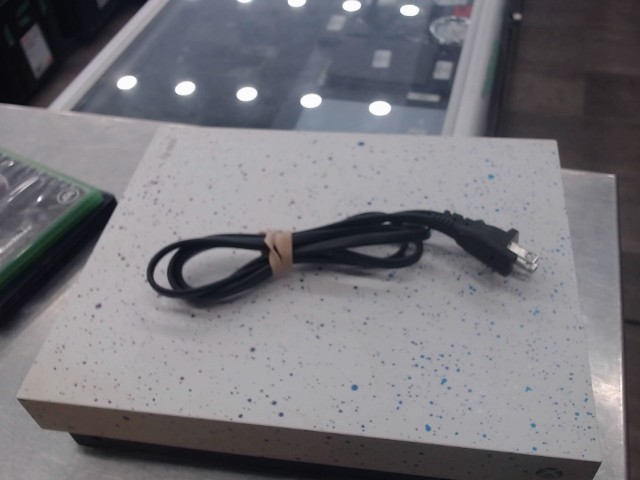 Console xbox one x + ac / no man.