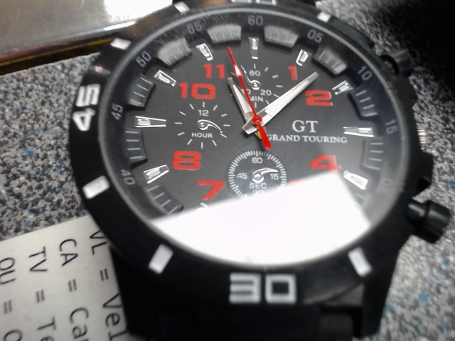 Montre noire et rouge avec bande rubber