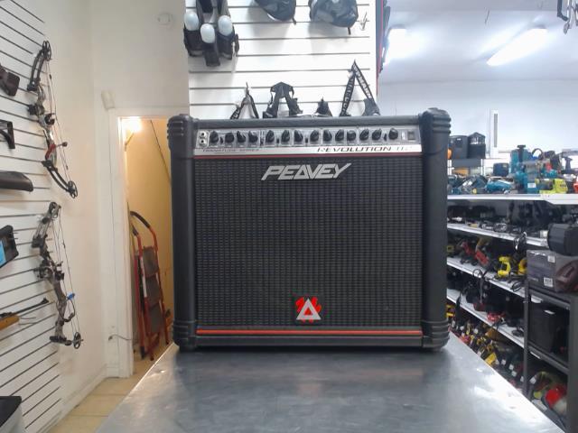 Amplie peavey revolution 300 watts