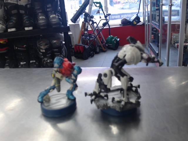 Amiibo metroid x2