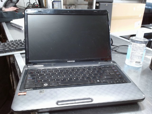 Laptop toshiba deja apporter avec fil