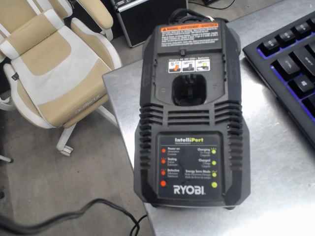 Chargeur ryobi 18v