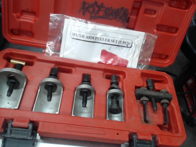 Kit dans coffre rouge