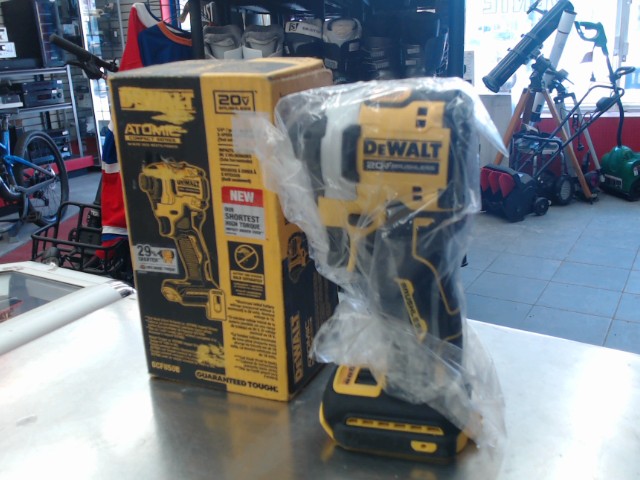 Drill impact dewalt dans la boite