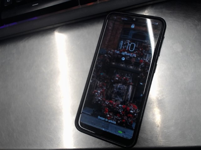 Cellulaire bleu case noir pw 5050