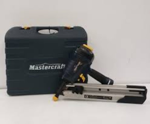 Gun a clou dans coffre