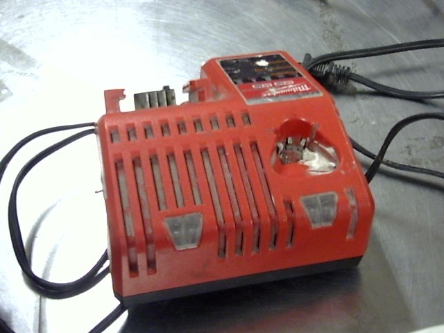 Milwaukee battery charger m12 m18
