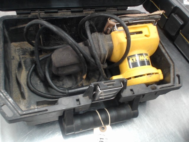 Sableuse dewalt coffre