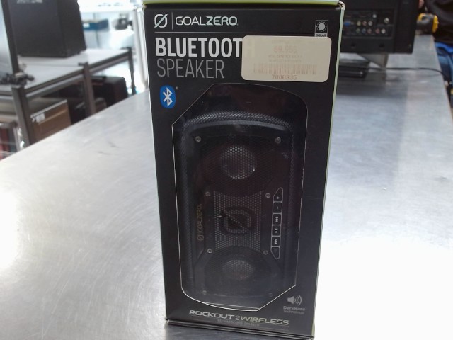 Speaker bluetooth in box