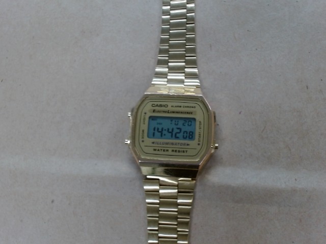 Montre casio digitale dore