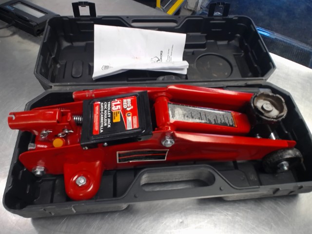 Jack 1.5t dans case tres bonne condition