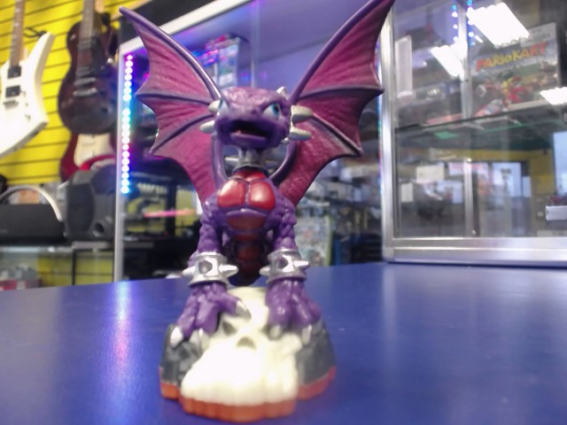 Cynder purple dragon 2012 skylanders