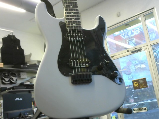 Charvel pro-mod so-cal style 1 hh-ht
