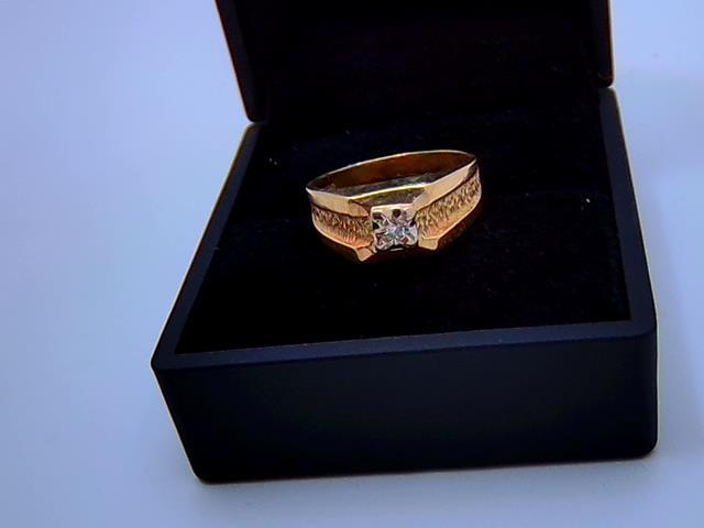 Bague en or 10kt avec diamant grandeur10