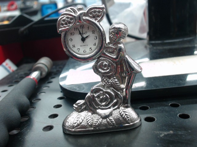 Petite horloge decorative quartz