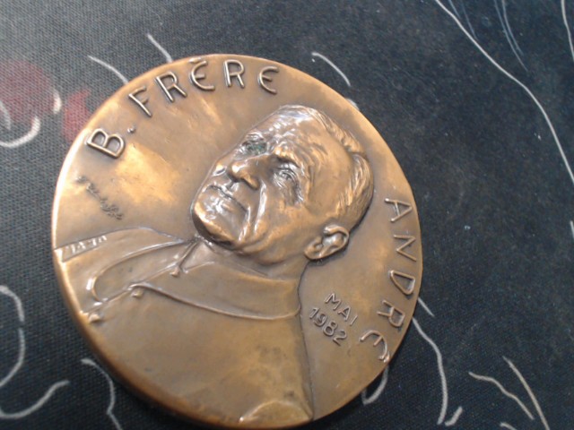 Reliquaire du frere andre medaille 1982