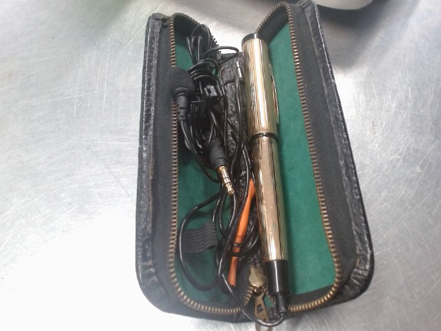 Microphone vintage couleur dor�