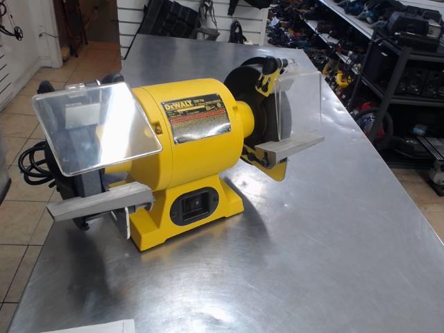 Bench grinder dewalt comme neuf fillaire