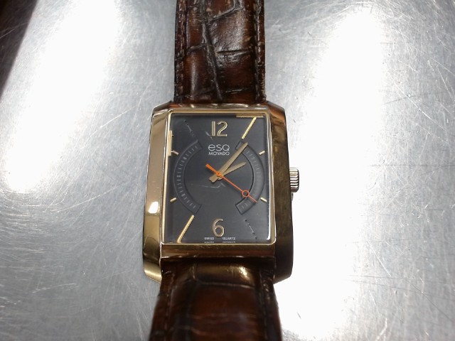 Montre dore bracelet de cuir