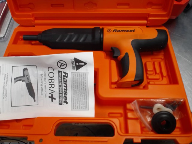 Combo pex cutter and crimp tool neuf