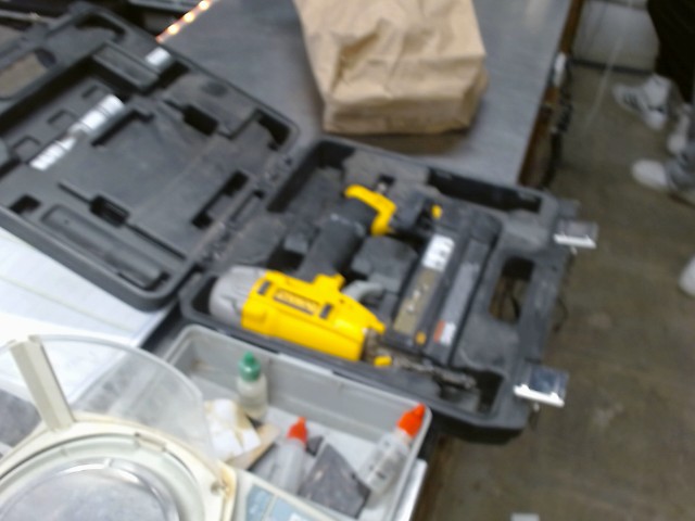 Nail gun dewalt 2