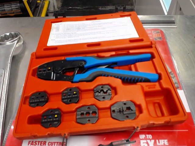 Quick change ratcheting terminal crimpim