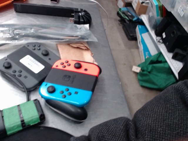 Manette switch rouge et bleu