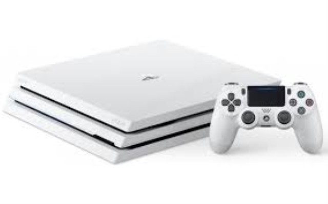 Ps4 pro avec manette et fils blanche
