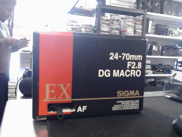 Objectif 24-70mm f2.8 size 82