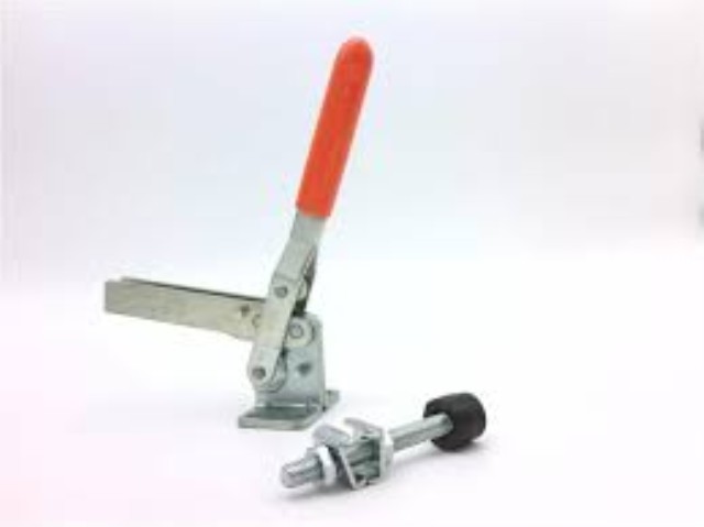 Toggle clamp