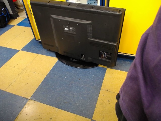 Tv 42 inch avec remote et pied